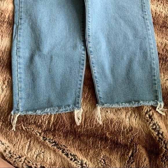 Levi's Wedgie Skinny Jeans Frayed Hem - Picture 4 of 9
